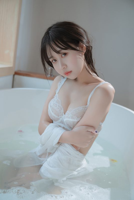 萌芽儿o0 NO.005 浴缸 [72P1.76G]-喵领域
