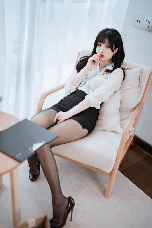 凉凉子 – OL前辈 [51P11V825M]-喵领域